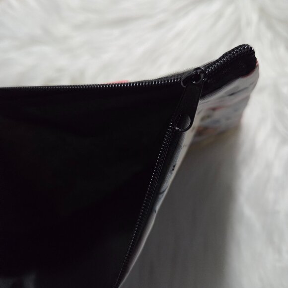 Winnie the Pooh Zipper Pouch - Picture 4 of 4